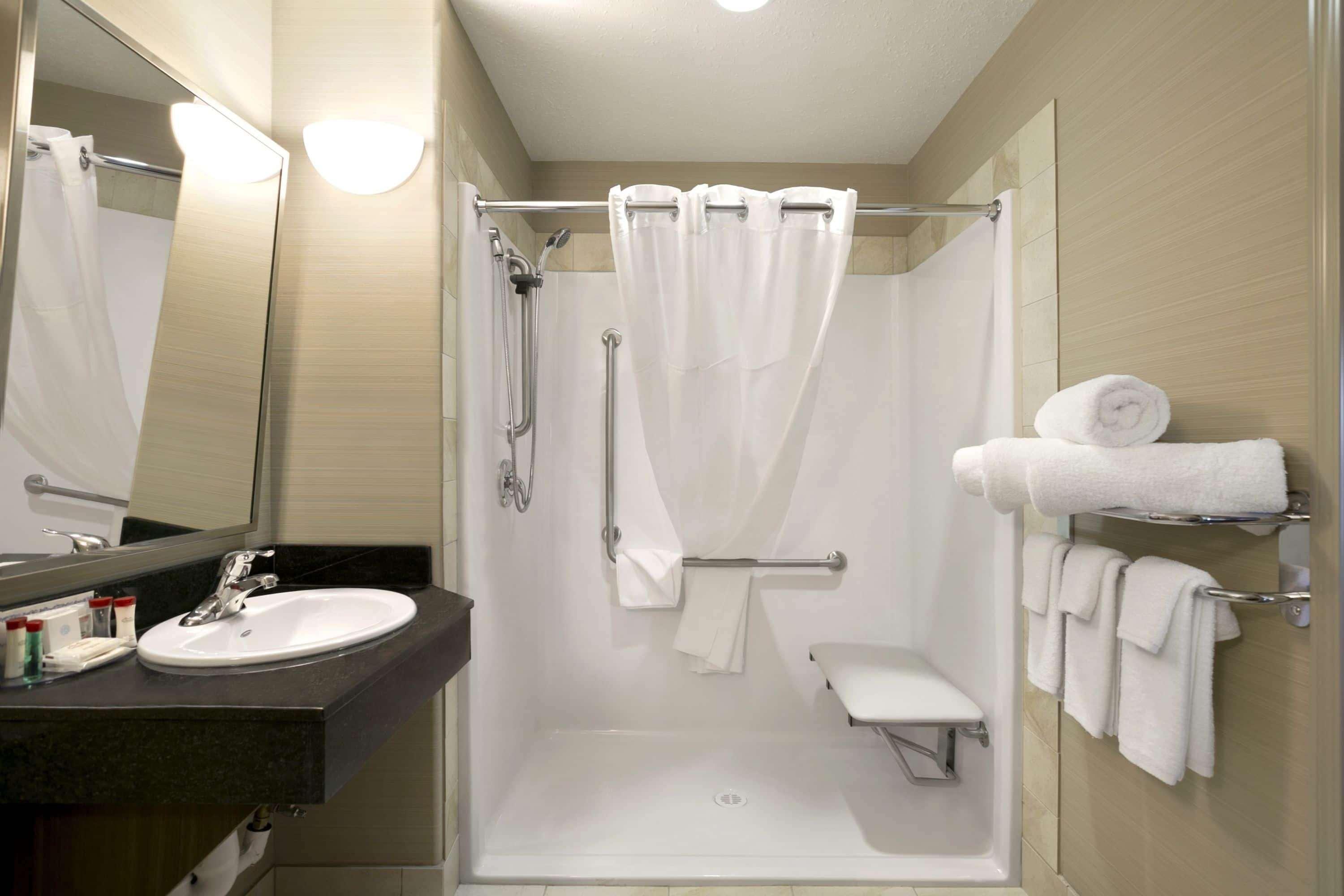 Ramada By Wyndham Conklin Hotell Eksteriør bilde